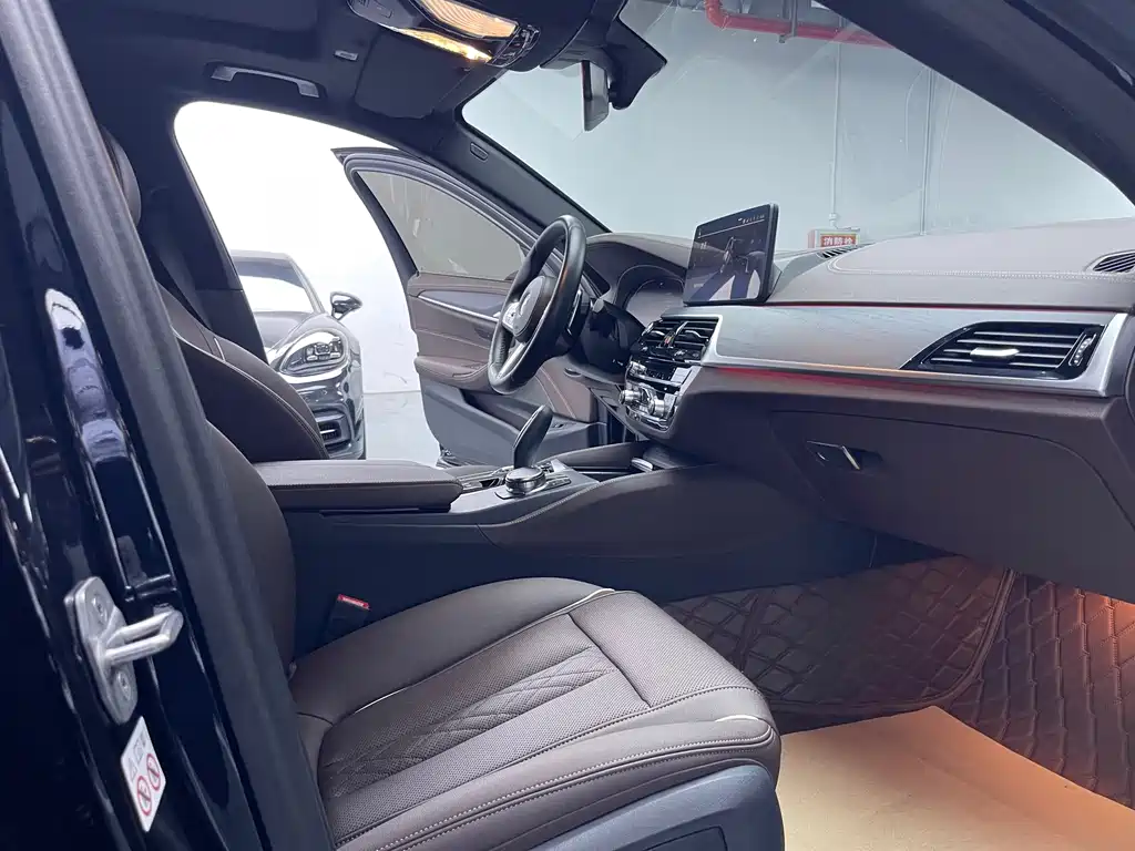 BMW 5 Series 2022 — фото 13
