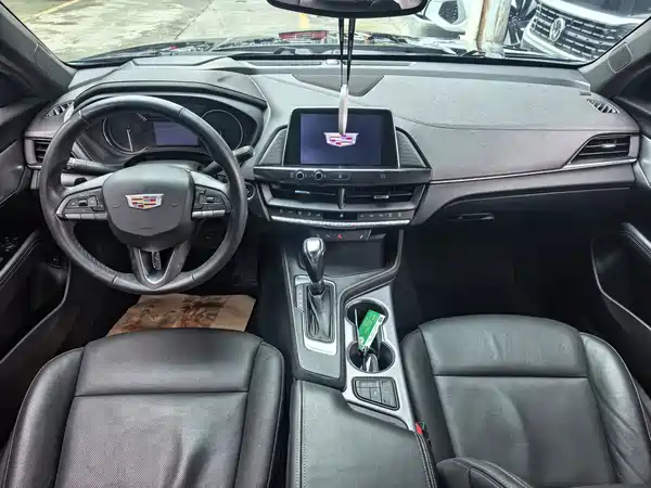 Cadillac CT4 2021