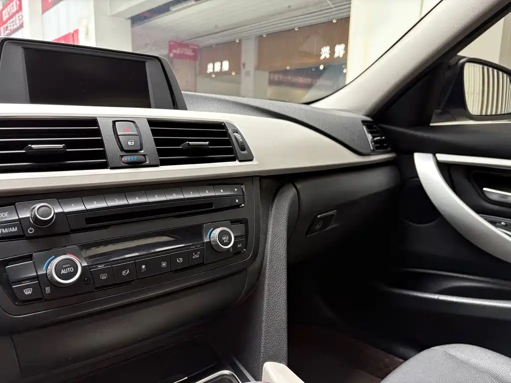 BMW 3 Series 2015 — фото 8