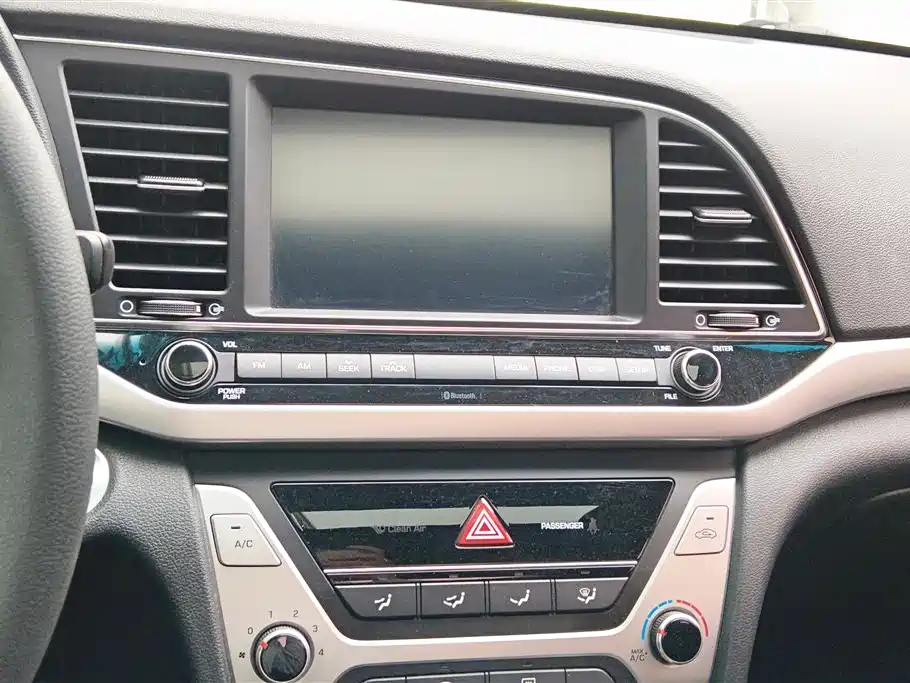 Hyundai Elantra 2016 — фото 13