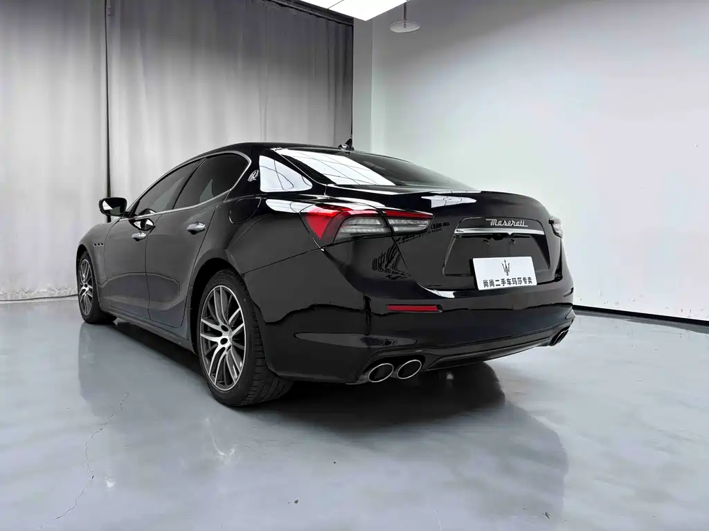 Maserati Ghibli 2018 — фото 23
