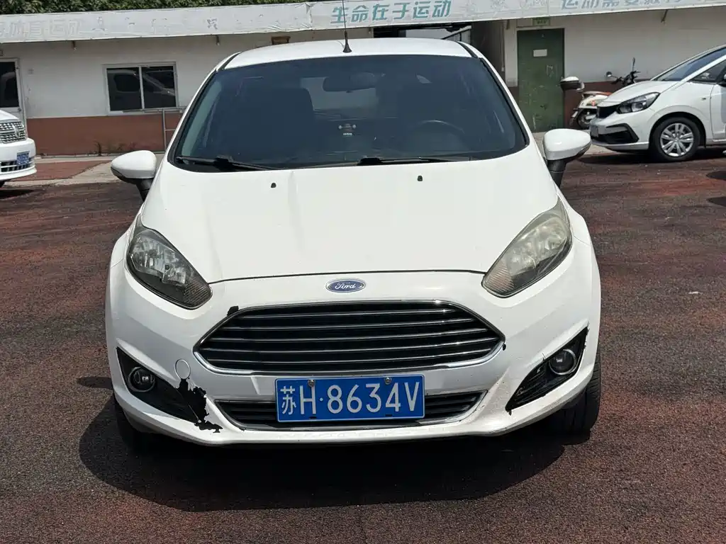 Ford Fiesta 2014 — фото 1