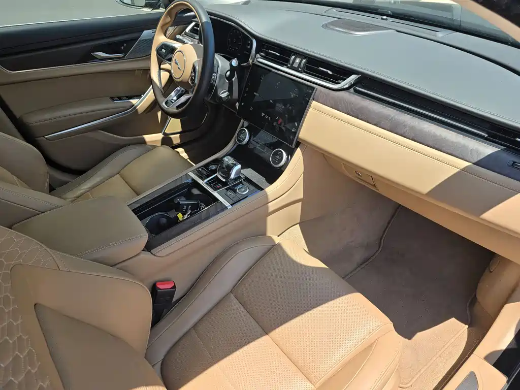 Jaguar XFL 2025 — фото 15