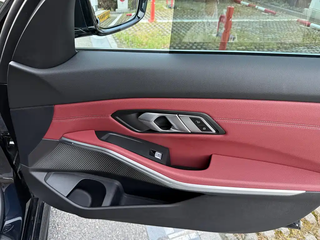 BMW 3 Series 2025 — фото 10