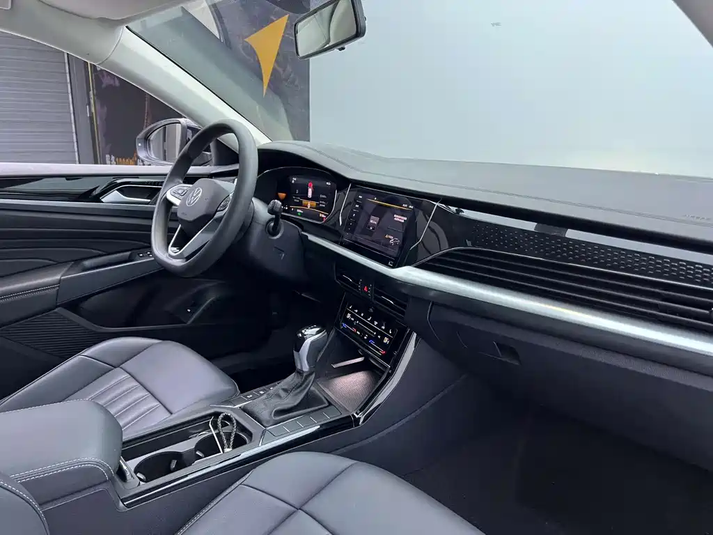 Volkswagen Passat 2023 — фото 16
