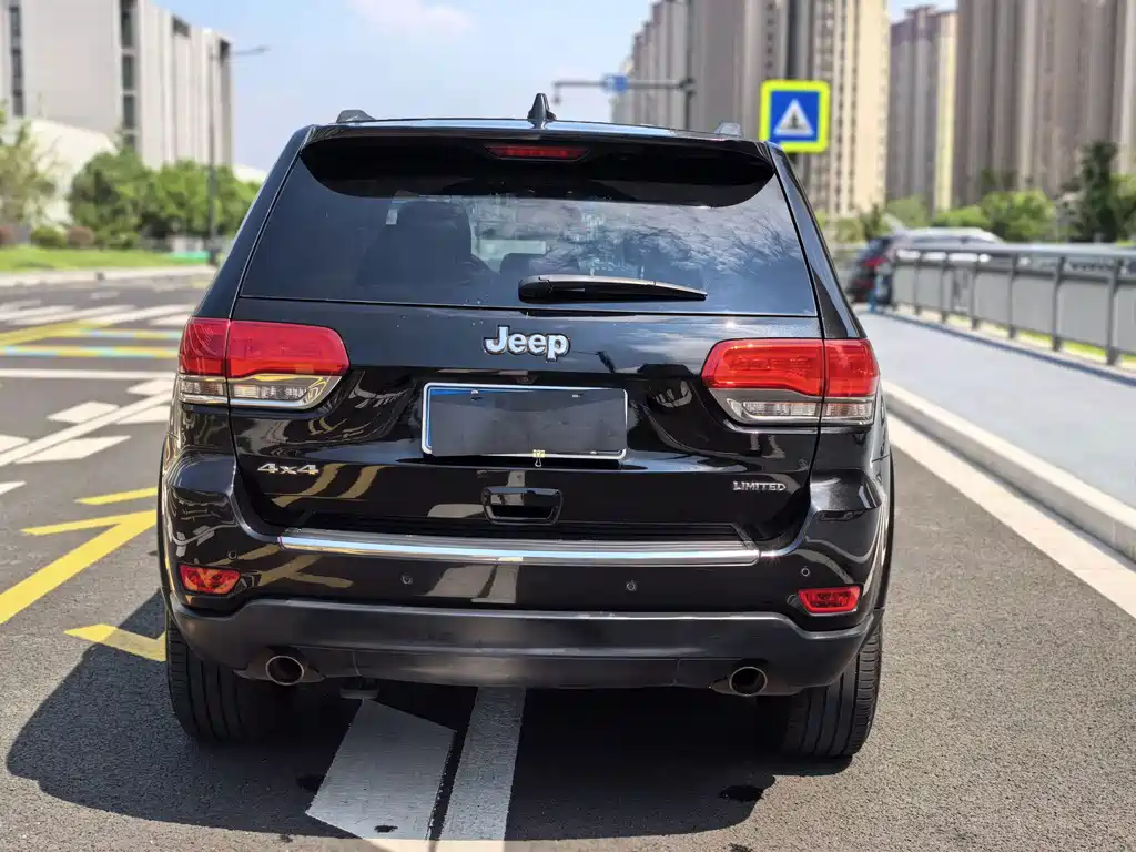 Jeep Grand Cherokee 2015 — фото 6