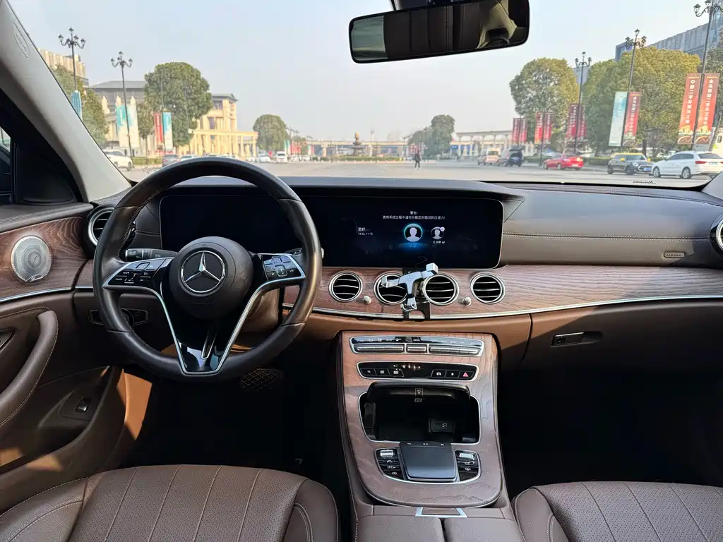 Mercedes-Benz E-Class 2023 — фото 8