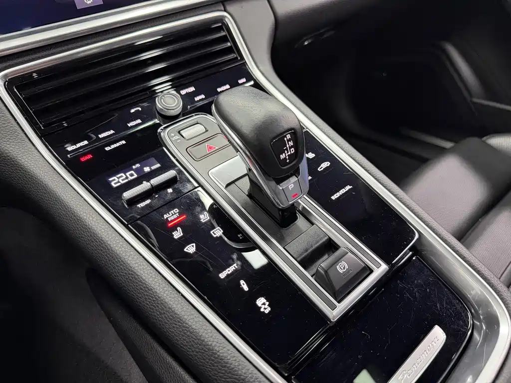 Porsche Panamera 2019 — фото 18
