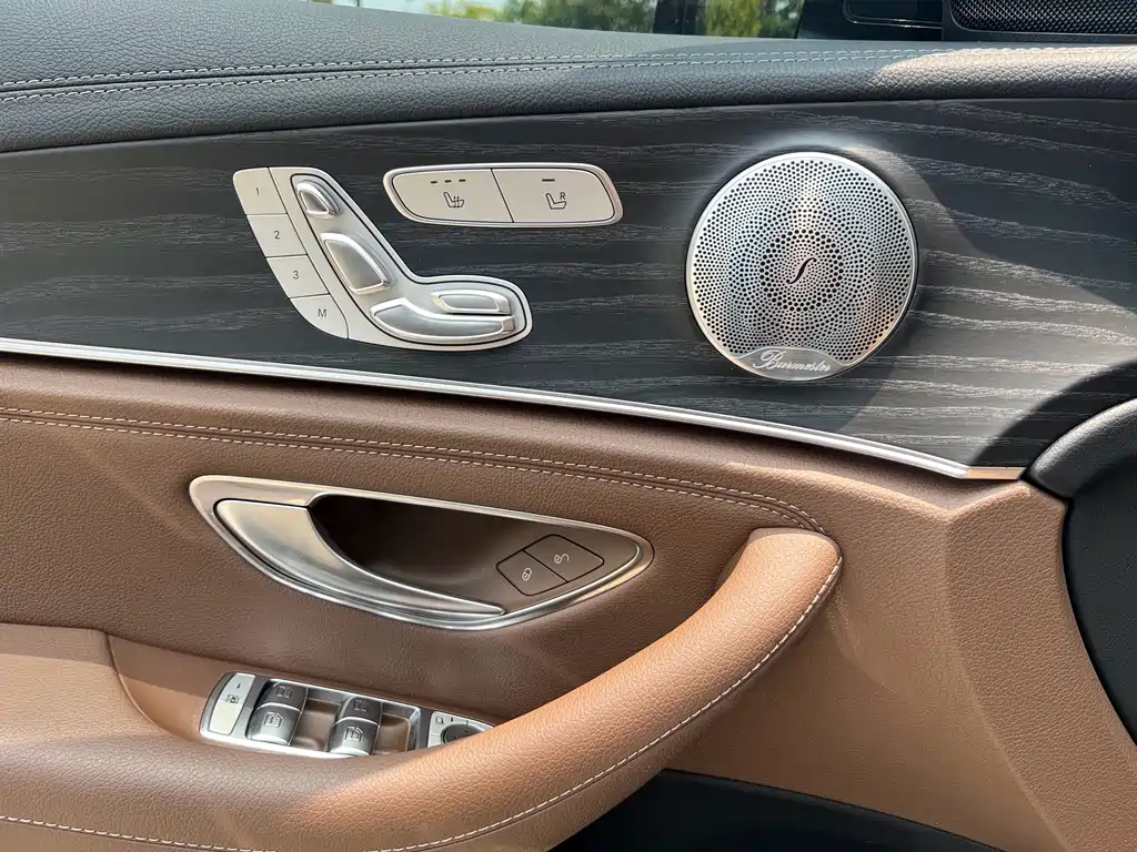 Mercedes-Benz E-Class 2020 — фото 15