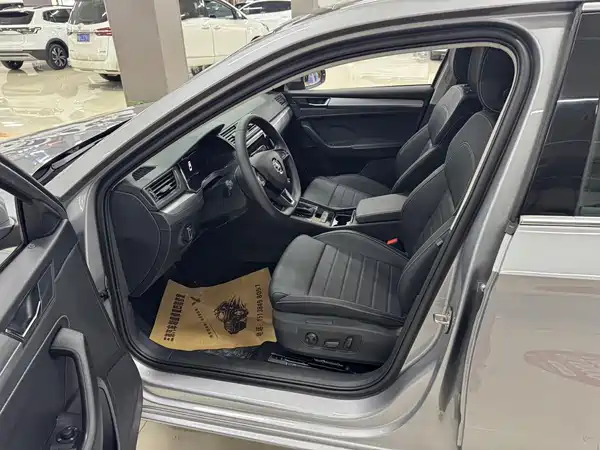 Skoda Superb 2025