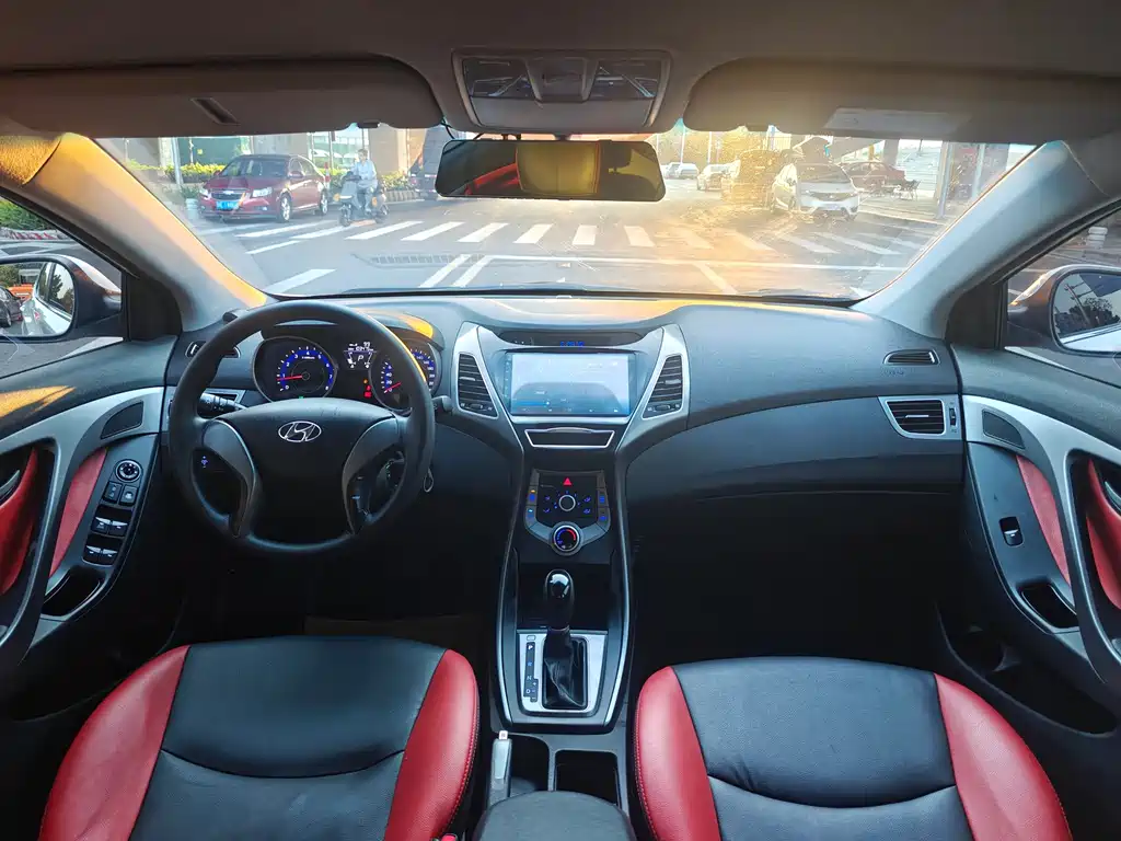 Hyundai Elantra Langdong 2017 — фото 9