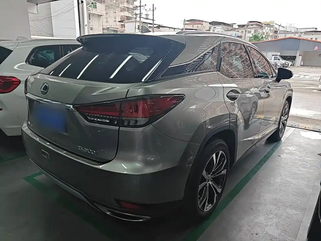 Lexus RX 2021