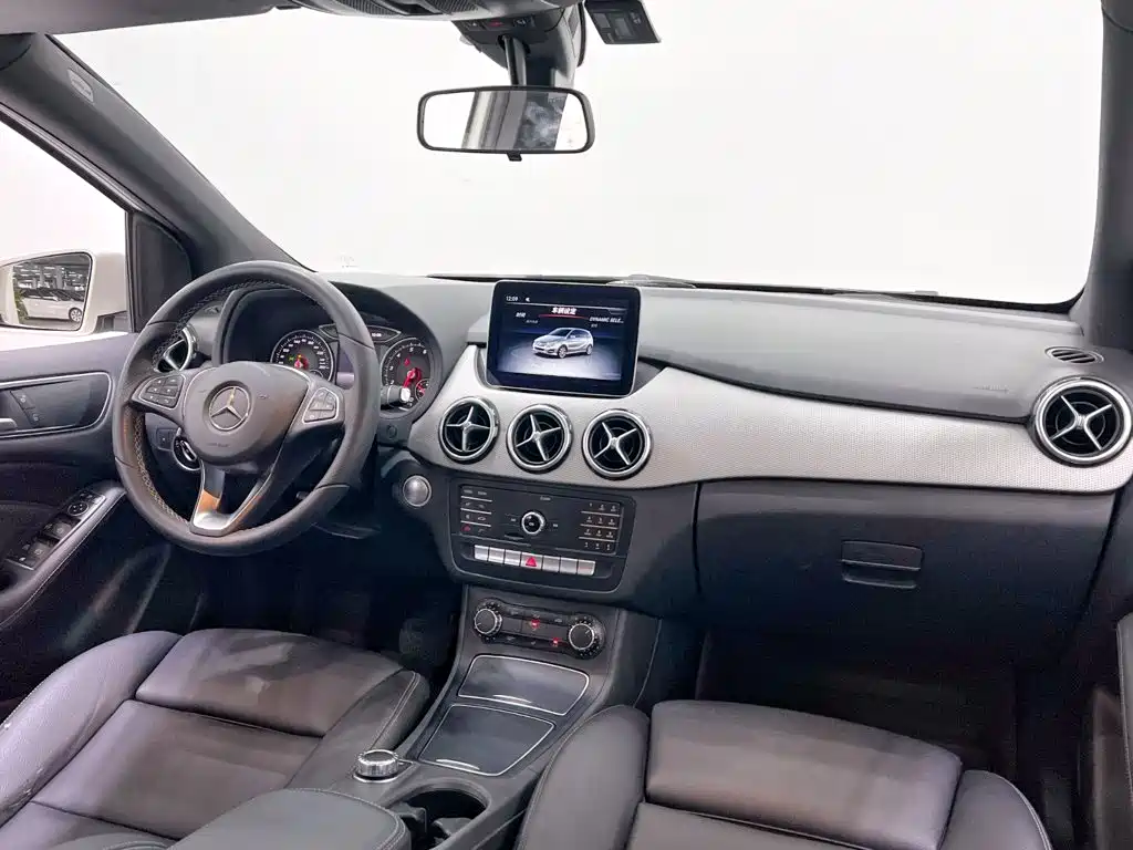 Mercedes-Benz B-Class 2018 — фото 14