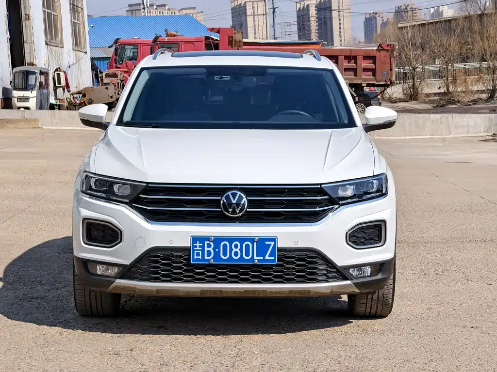 Volkswagen T-Roc 2023 — фото 1