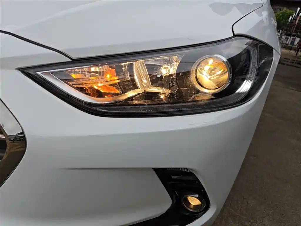 Hyundai Elantra 2019 — фото 24