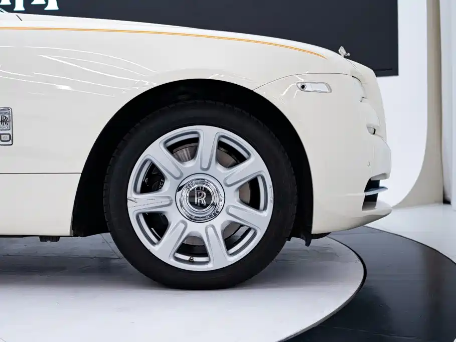 Rolls-Royce Phantom 2022 — фото 21