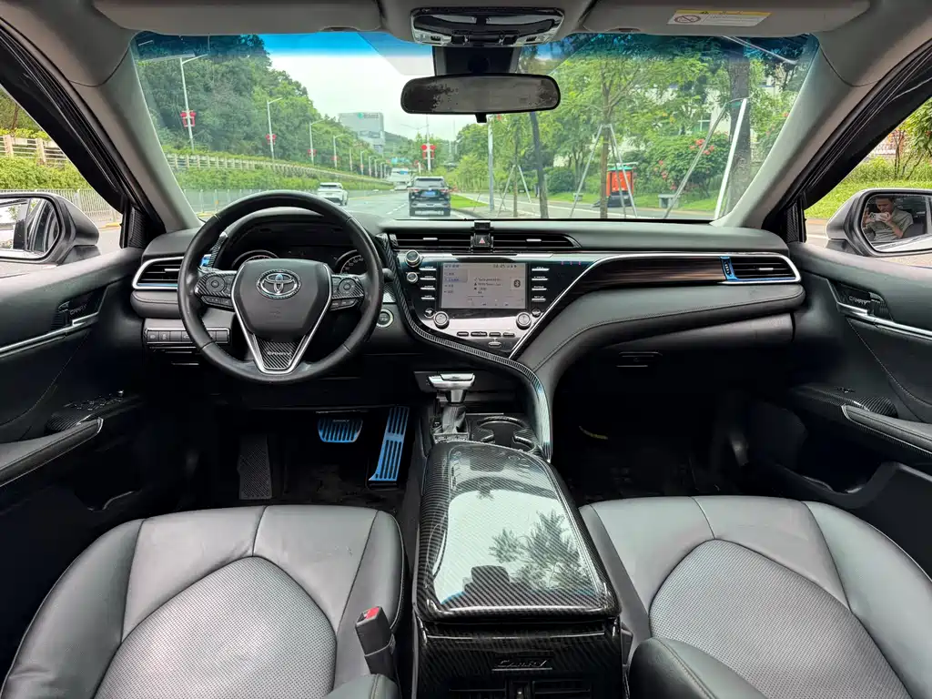 Toyota Camry 2018 — фото 6