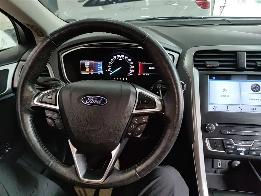 Ford Mondeo 2018 — фото 10