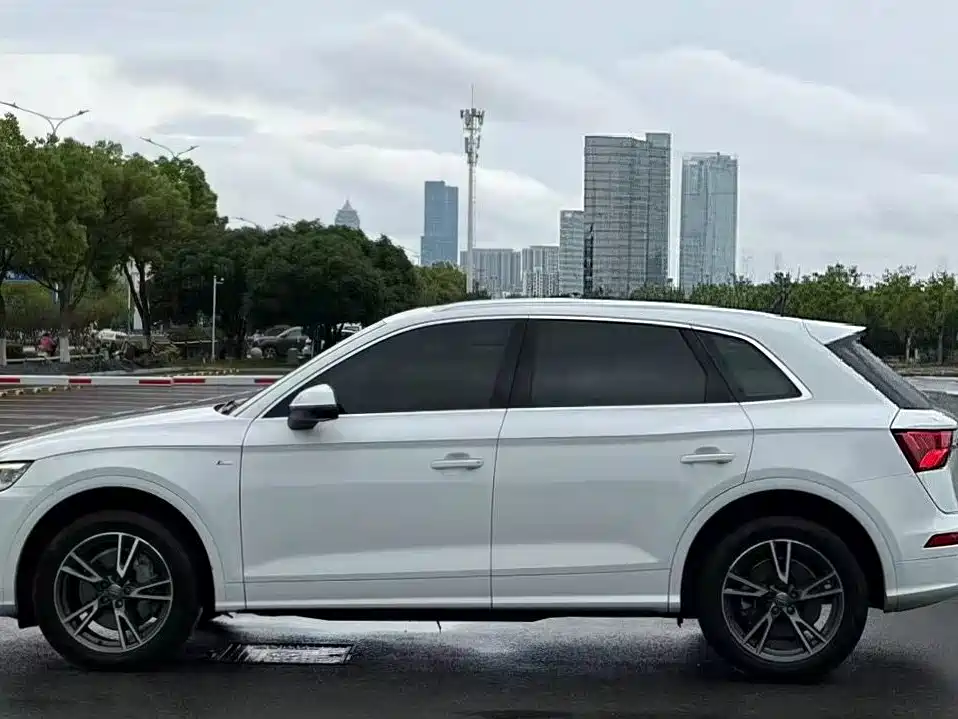 Audi Q5L 2019 — фото 6