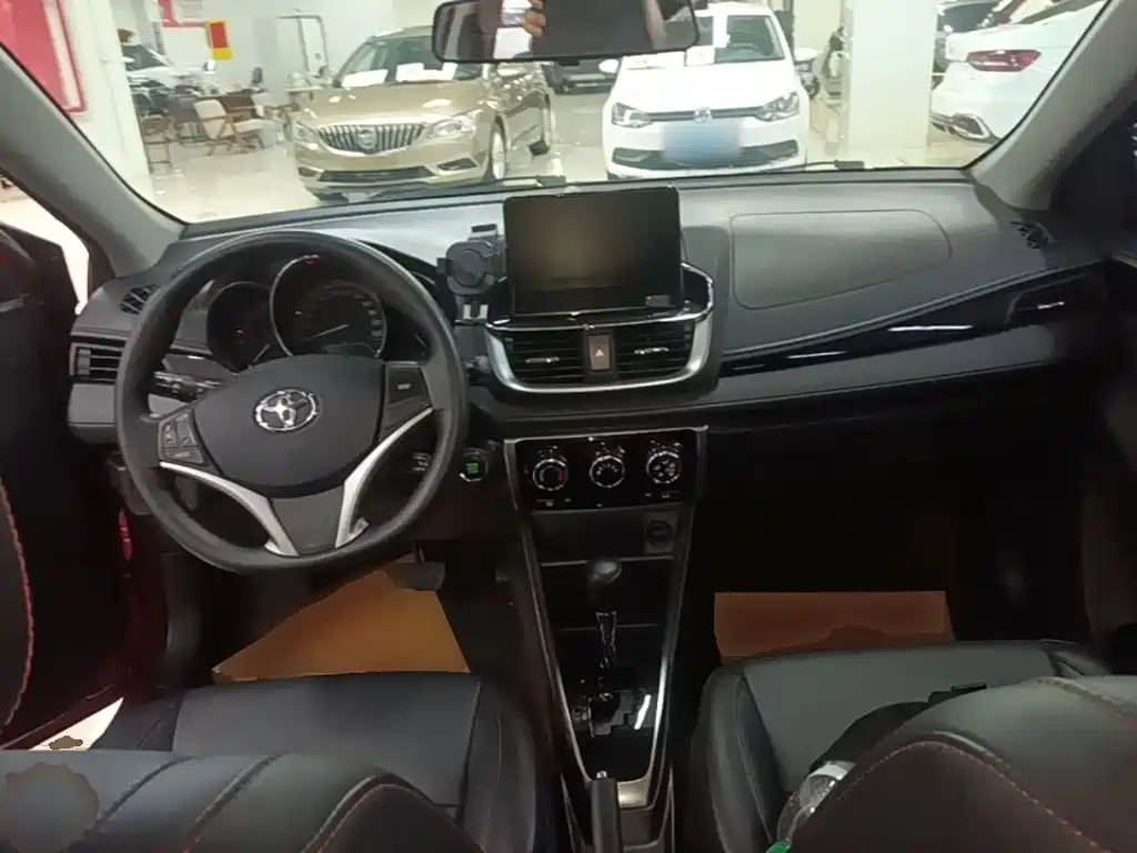Toyota Yaris L 2021 — фото 10