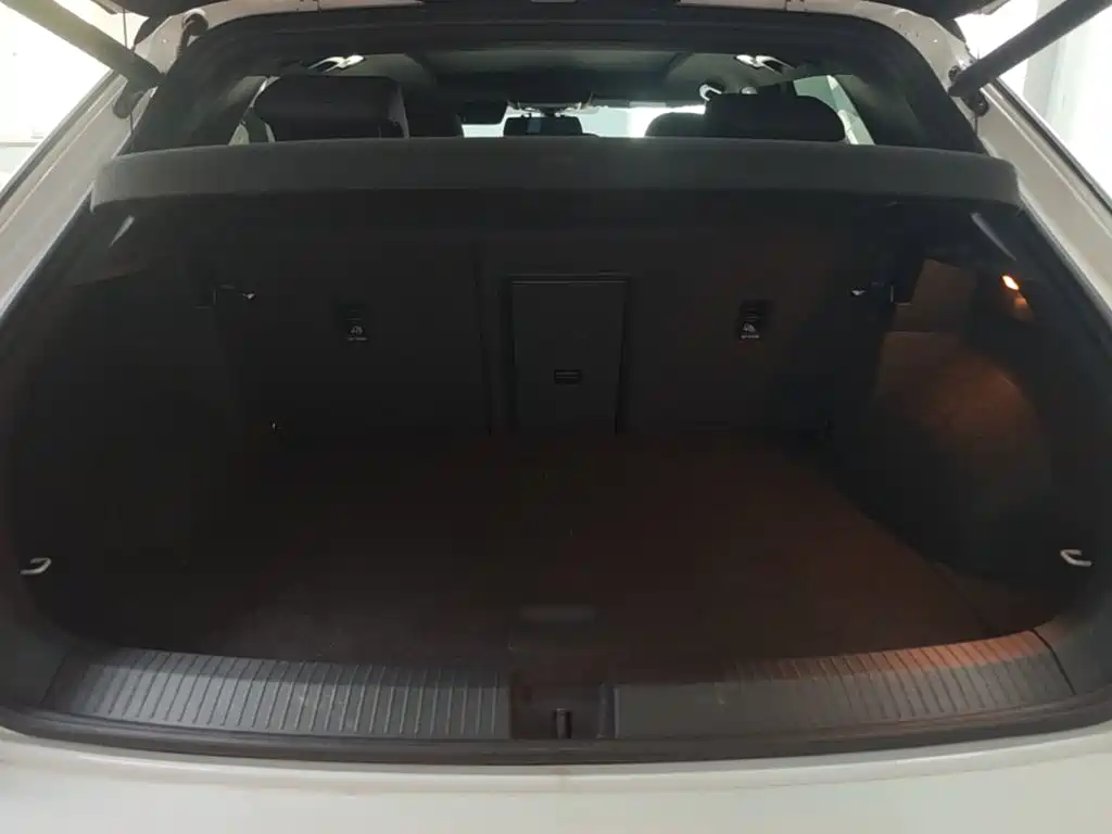 Volkswagen T-Roc 2023 — фото 19