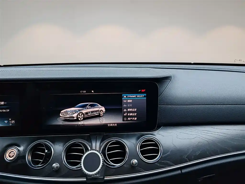 Mercedes-Benz E-Class 2016 — фото 15