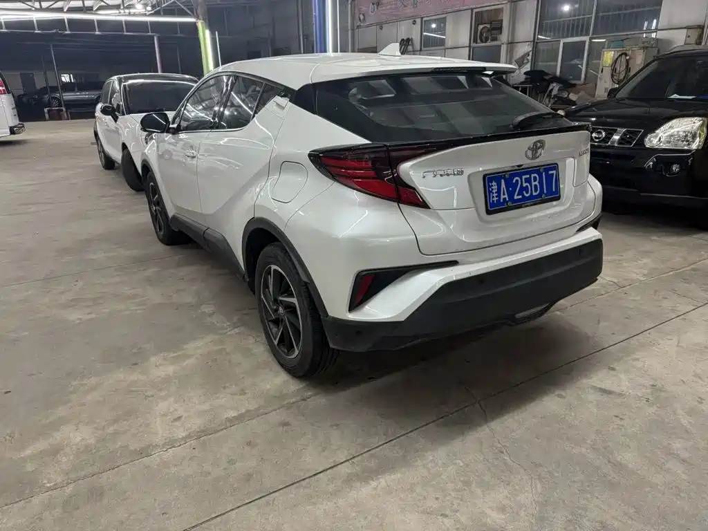 Toyota C-HR 2022 — фото 6