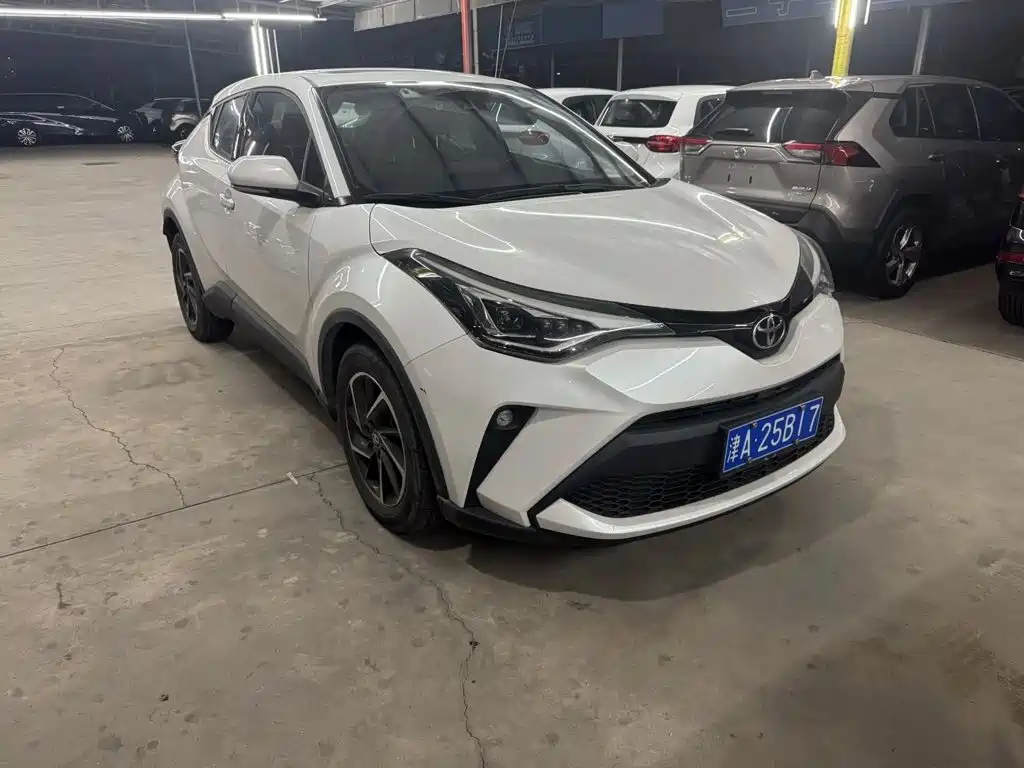 Toyota C-HR 2022 — фото 2
