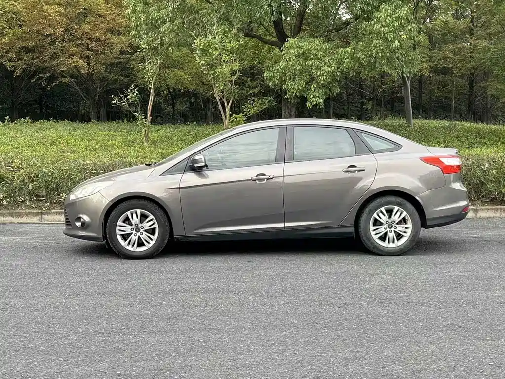 Ford Focus 2014 — фото 11