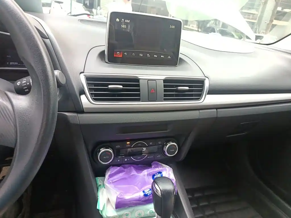Mazda 3 Axela 2015