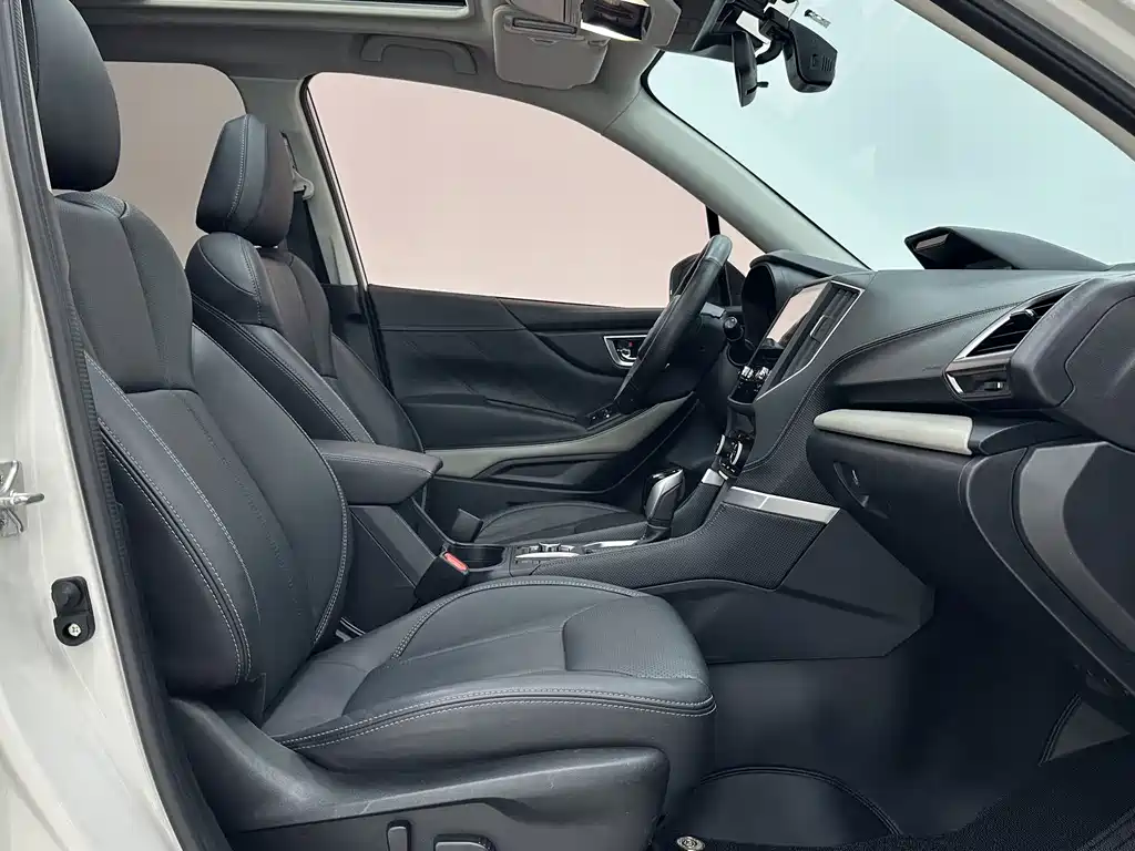 Subaru Forester 2023 — фото 9