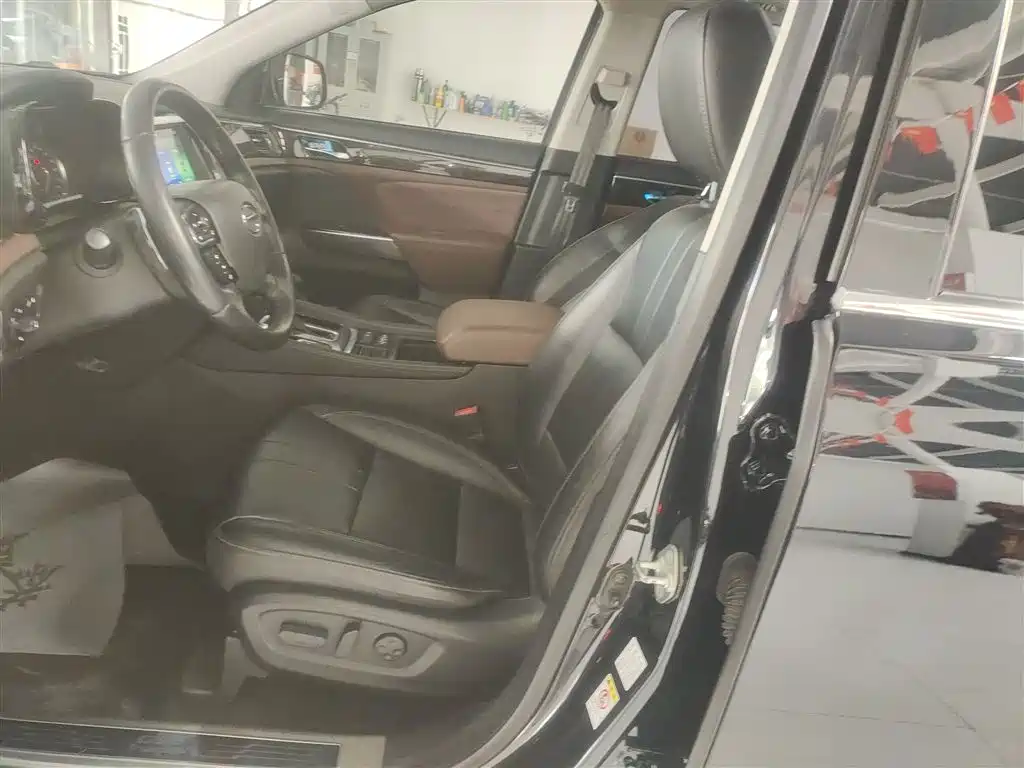 GAC Motor Trumpchi GS8 2017 — фото 11