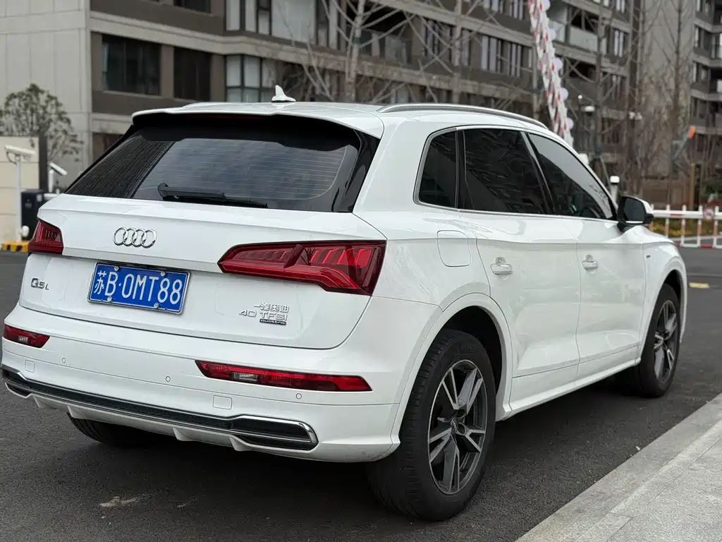 Audi Q5L 2019 — фото 5