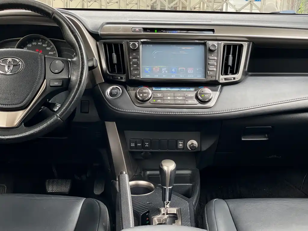 Toyota RAV4 2014 — фото 12