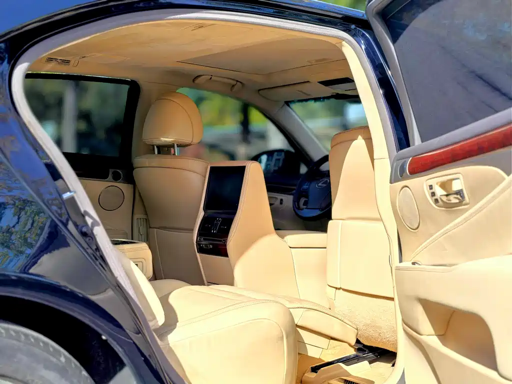Lexus LS 2015 — фото 14