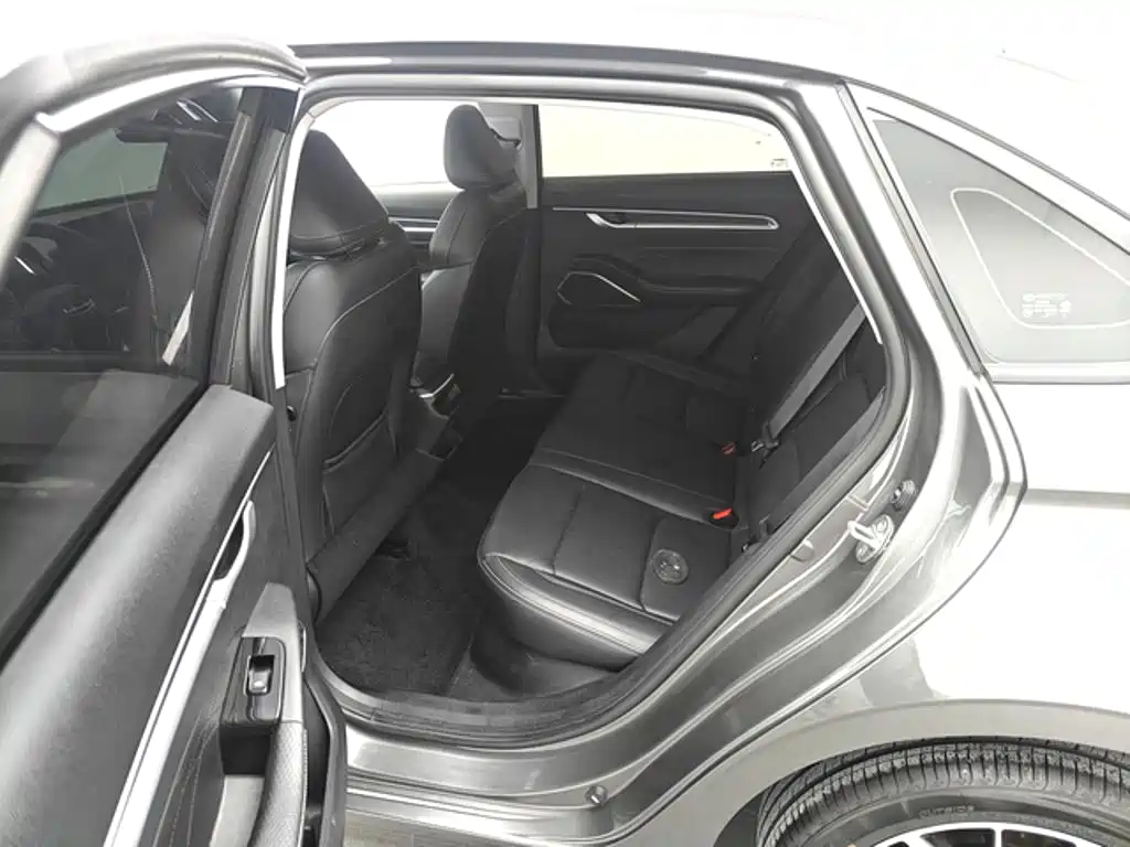 Geely Emgrand 2023