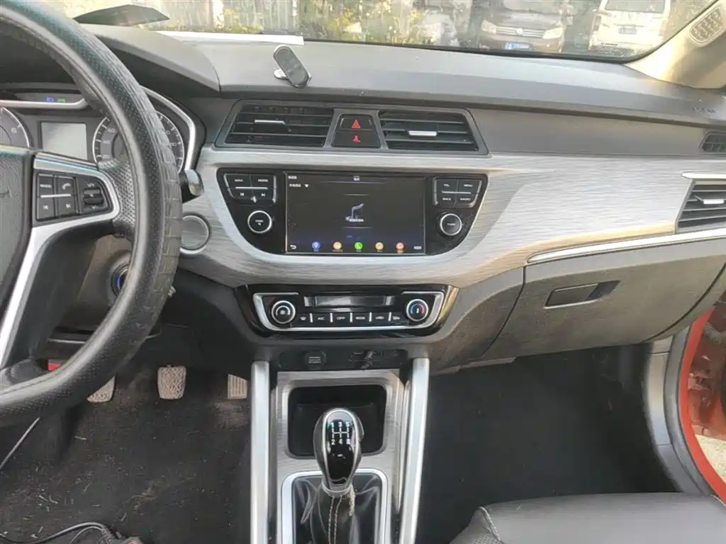 Geely Vision X3 2018 — фото 13