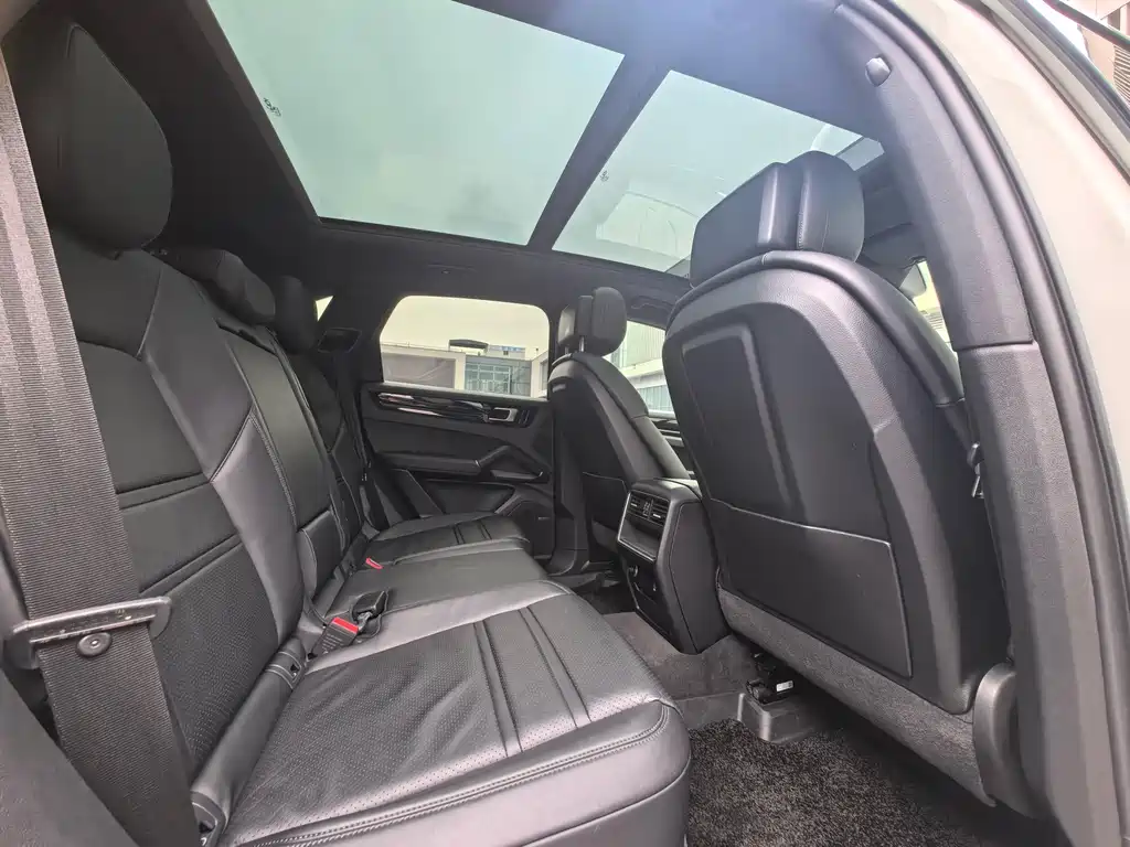 Porsche Cayenne 2018 — фото 16