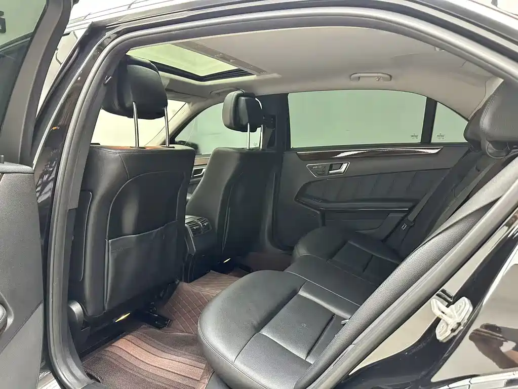 Mercedes-Benz E-Class 2013 — фото 11