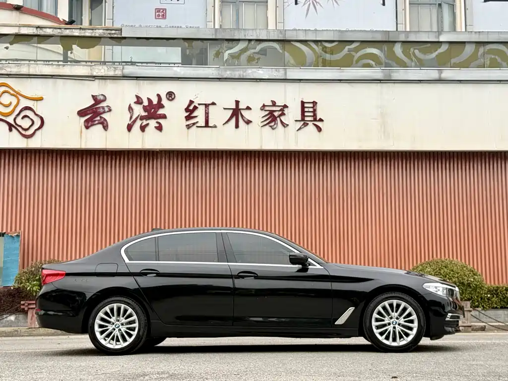 BMW 5 Series 2020 — фото 7
