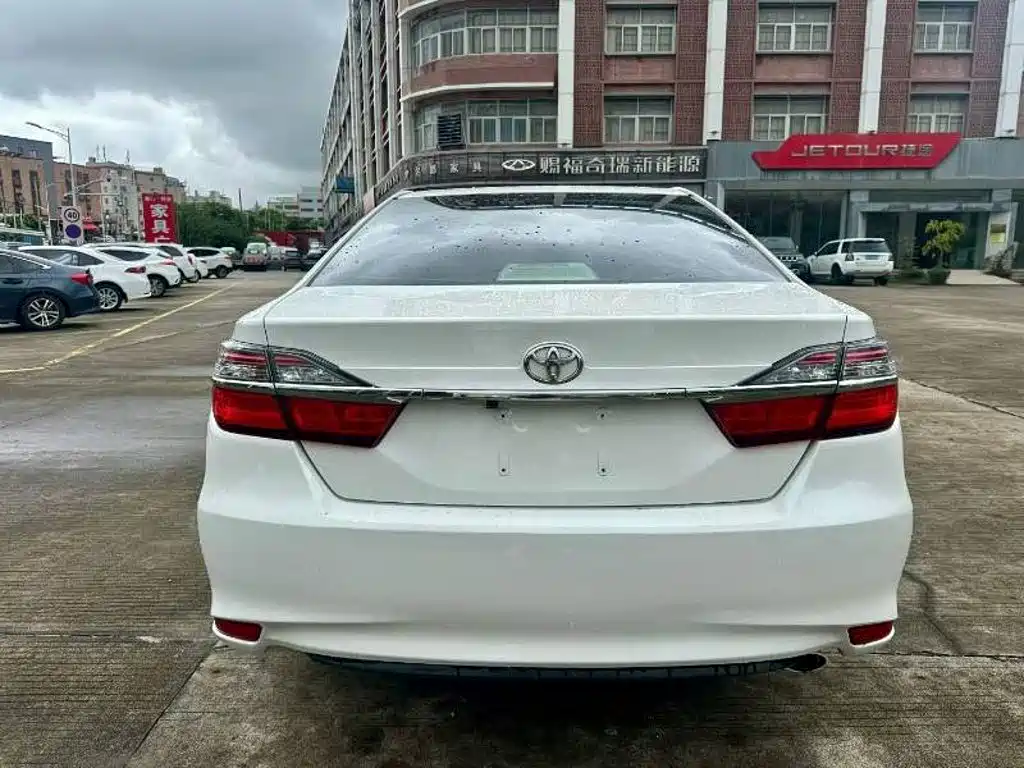 Toyota Camry 2016 — фото 7