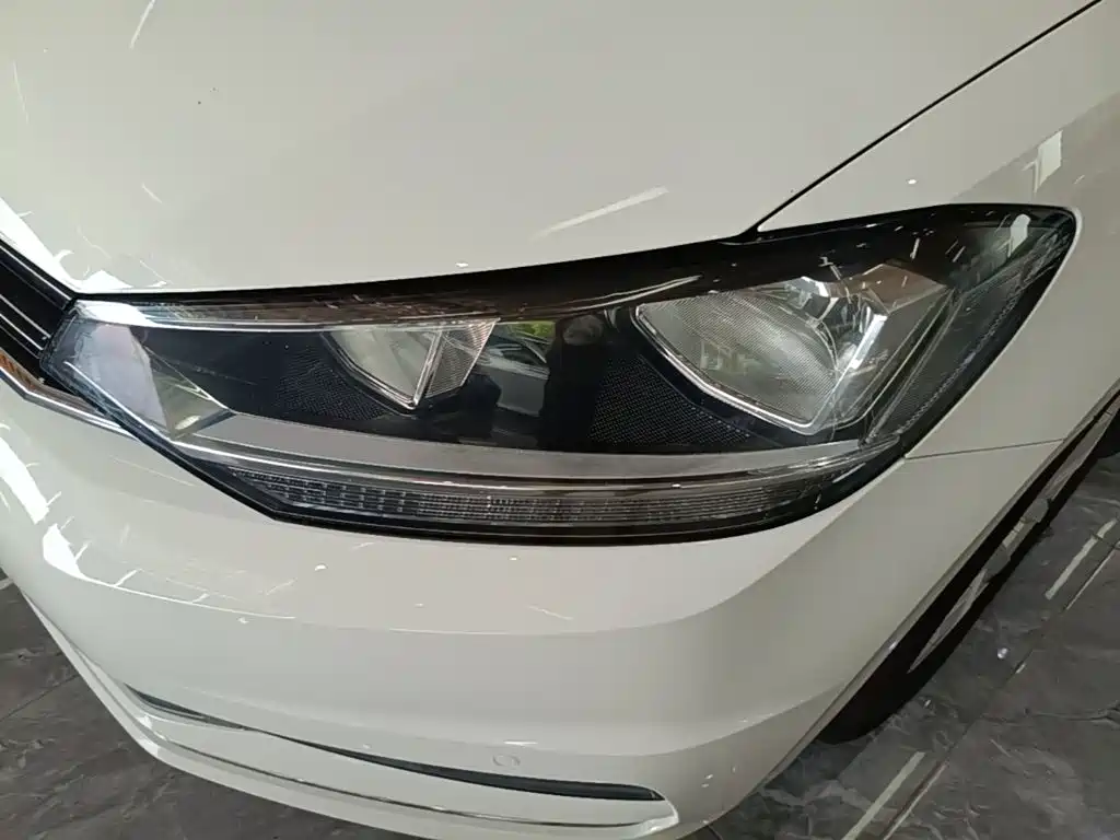 Volkswagen Touran 2019 — фото 24