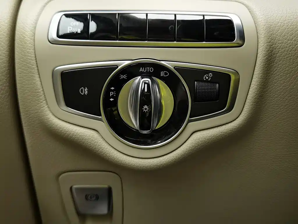 Mercedes-Benz V-Class 2017 — фото 21