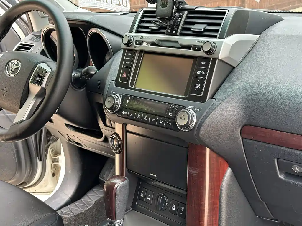 Toyota Prado 2015 — фото 12