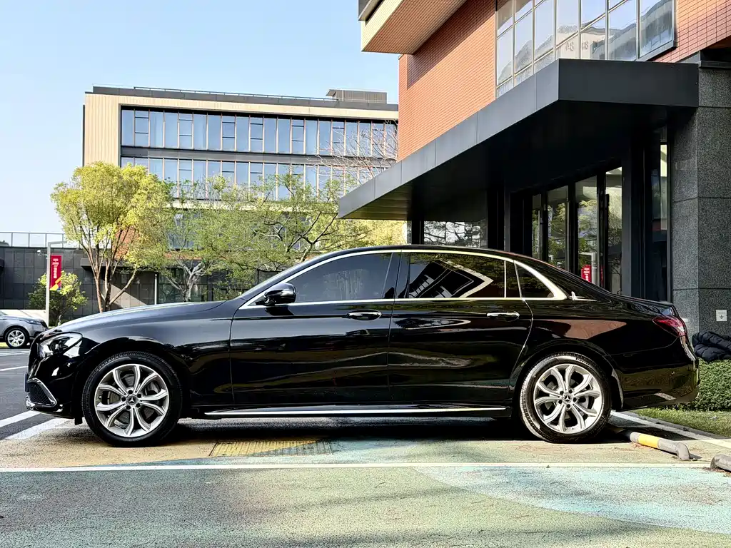 Mercedes-Benz E-Class 2021 — фото 11