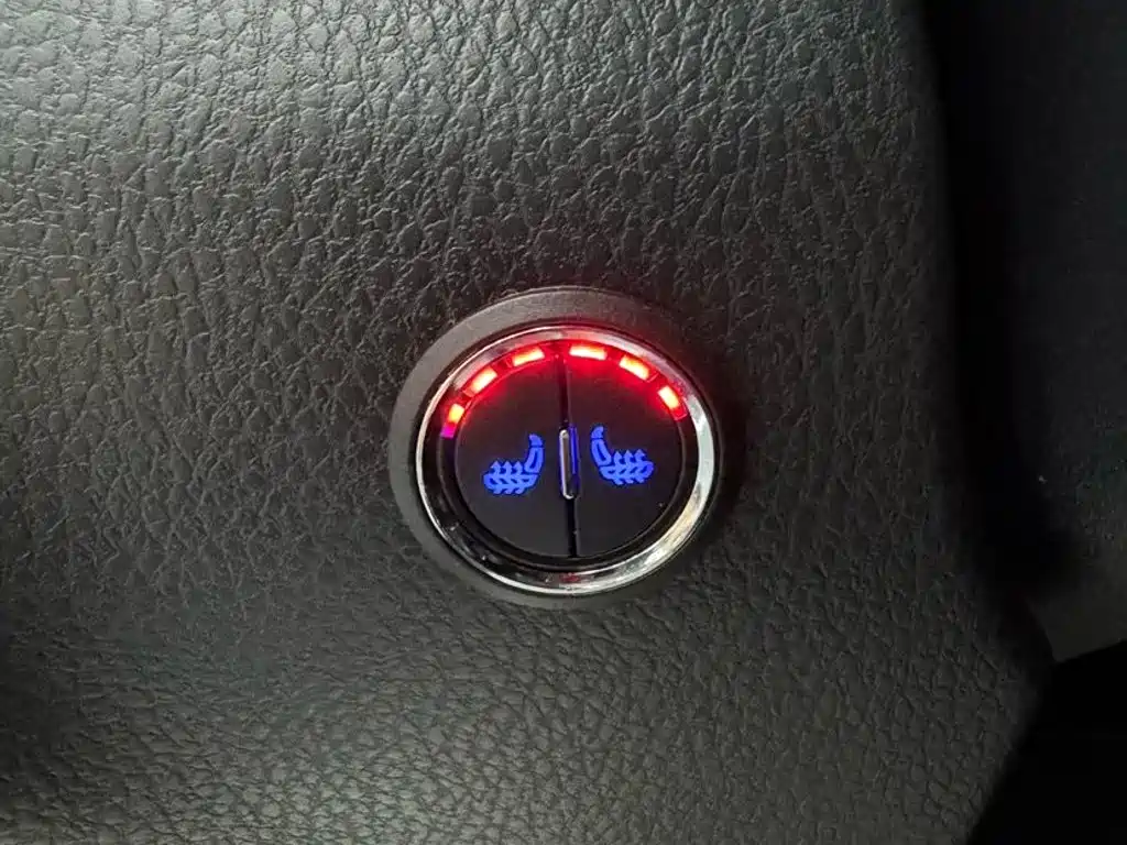 Toyota Yaris L 2023 — фото 16