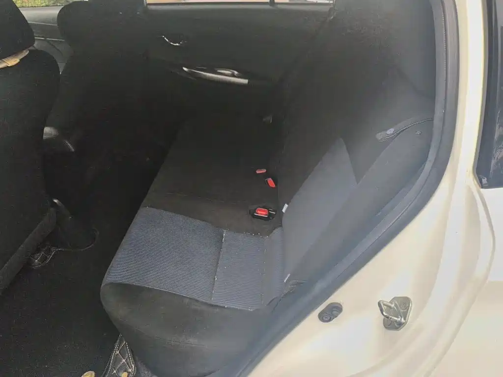 Toyota Yaris L 2015 — фото 14