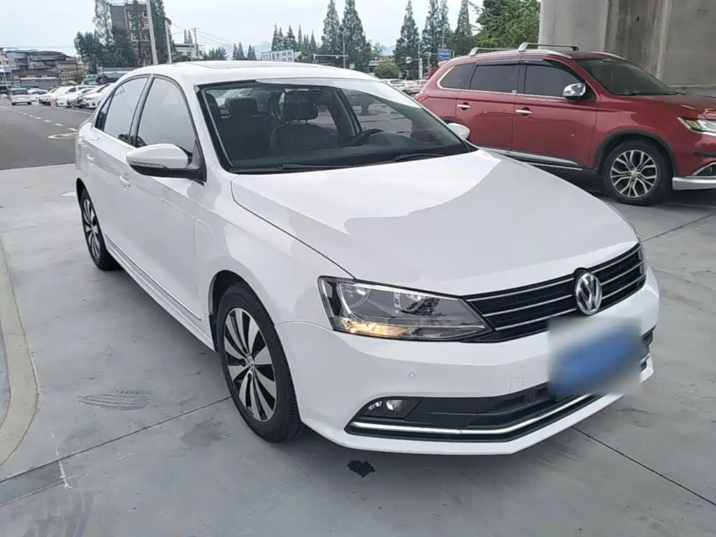Volkswagen Sagitar 2015
