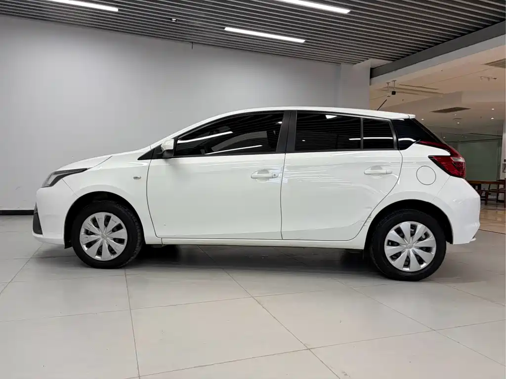 Toyota Yaris L 2020 — фото 3