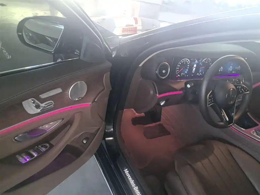 Mercedes-Benz E-Class 2023 — фото 16